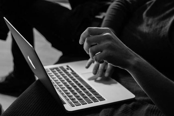 Les différences et les similitudes entre les systèmes d'exploitation Mac OS et Windows