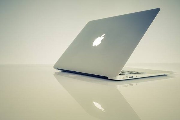 Comment choisir entre un Mac et un PC en fonction de ses besoins et de son budget ?